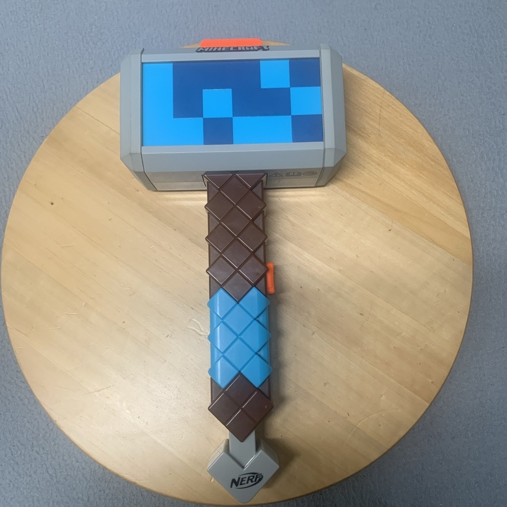 Nerf Minecraft Stormlander Dart-Blasting Hammer F4416 Dungeons Toy Blaster Works